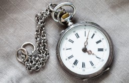 TJ/RN: Empresa revendedora de relógios é condenada a indenizar consumidor por defeitos constantes em produto