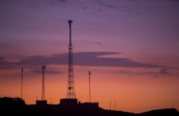 STF derruba exigência de licença ambiental para antenas de telefonia
